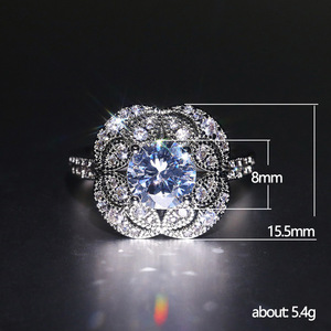 Anello con Design Floreale in Stile Vintage, Elegante Anello da Dito per Donne - Product Image 5