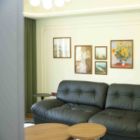 Panneau mural en bois d'ingénierie durable, résistant à l'humidité, facile à installer, pour un intérieur de salon moderne et contemporain, avec une garantie de 5 ans