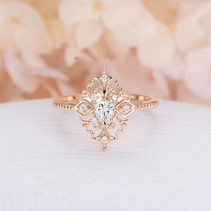 Anello da Donna con Zirconi Intarsiati a Forma di Rombo, Gioiello Delicato per Uso Quotidiano, Souvenir da Viaggio, Regalo per Feste - Product Image 1