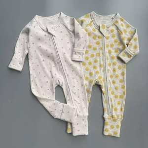 Pijamas de Bebê Personalizados por Atacado, Impressão em Algodão Orgânico, Pijamas de Uma Peça com Pé para Bebês - Product Image 1