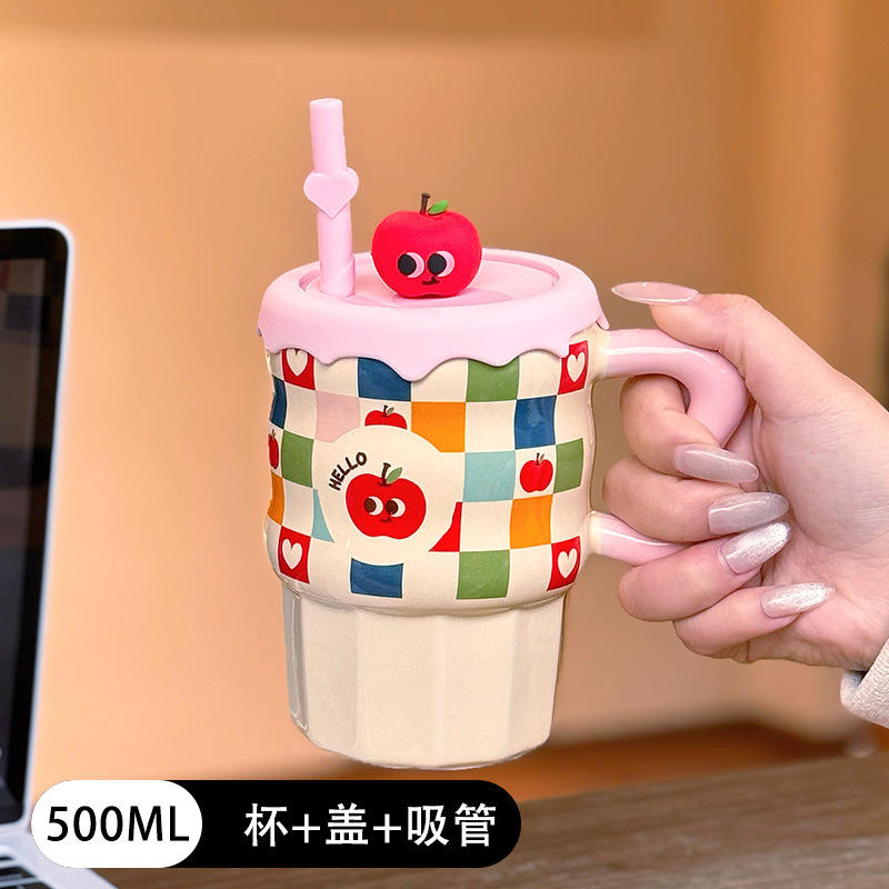 Couvercle de tasse carré en forme de pomme avec paille.