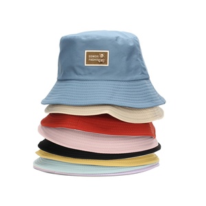 Chapeau Bob Femme Printemps-Été Blanc Polyvalent avec Motif Petit Ours Respirant Protection UV - Product Image 1