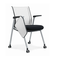 Chaise de conférence pliable avec accoudoir fixe, dossier respirant ajouré, tablette d'écriture et roulettes