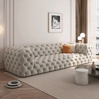 Canapé classique de style italien avec boutons capitonnés, canapé moderne gris et blanc pour salon, meubles de salon pour la maison