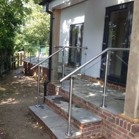 Système de balustrade en verre en acier inoxydable 316, poteaux de garde-corps, supports supérieurs réglables, intérieur/extérieur, balcon, escalier, villa