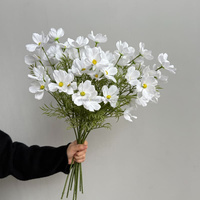 Buket Bunga Krisan Cosmos 6 Tangkai Buatan Tangan C197, Realistis, Lembut, Modern, Sutra, Bunga Daisy Putih Imitasi untuk Dekorasi Pernikahan dan Thanksgiving