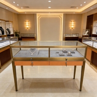 Table de présentation de bijoux haut de gamme avec éclairage LED, finition en métal doré PVD, merchandising visuel, service personnalisé, présentoir Shangyuan