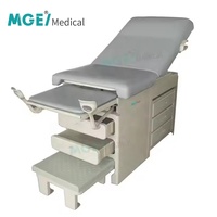 MEDIGE Lit d'examen gynécologique moderne de haute qualité avec tiroirs, étriers réglables, inclinable et pliable pour hôpital