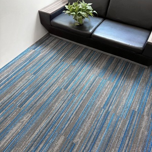 Dalles <span class=keywords><strong>de</strong></span> <span class=keywords><strong>moquette</strong></span> modulaires en nylon géométriques <span class=keywords><strong>de</strong></span> luxe 50x50cm, tapis <span class=keywords><strong>de</strong></span> sol robustes pour bureaux et espaces commerciaux - Product Image 5