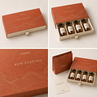 Coffret cadeau de dégustation de rhum personnalisé, quatre mini-bouteilles, emballage tiroir avec séparateurs en carton, ruban de tirage pour échantillonnage de marque