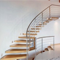 Escalier courbé écologique Prima Residential avec une conception durable et une construction sécurisée