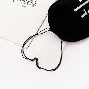 Grande pochette en velours personnalisée de haute qualité avec cordon de serrage, sac d'emballage pour fournisseurs, pochette cadeau pour bijoux - Product Image 2