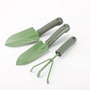 คราดสวนสีเขียว 3 ง่ามเหล็ก ด้ามจับตามหลักสรีรศาสตร์ สำหรับทำสวนและกิจกรรมชายหาด ใช้งานกลางแจ้ง - Product Image 5