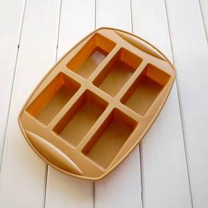 Moule en silicone classique à 12 cavités Lar pour la cuisson de gâteaux ou de chocolats, idéal pour les pains et les pâtisseries - Product Image 5