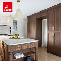 Meubles de cuisine en noyer sur mesure de style moderne du milieu du siècle, avec poignées en laiton antique traditionnel, îlot inclus, fabriqué en Chine