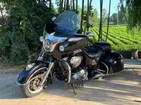 Moto de tourisme américaine Indian Chieftain 111 Cu.in V-twin Cruiser avec sacoches rigides et carénage complet, moto de tourisme lourde d'occasion