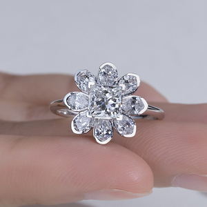 Anillo de Compromiso Messi Jewelry MSR-2144 con Diamante Cultivado en Laboratorio de Corte Pera de 18k - Product Image 3