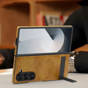 <span class=keywords><strong>Coque</strong></span> de téléphone magnétique en cuir PU pour <span class=keywords><strong>Samsung</strong></span> Z <span class=keywords><strong>Fold</strong></span> Flip 7 6 5 Étui de chargement sans fil Étui de téléphone portable de créateur - Product Image 3