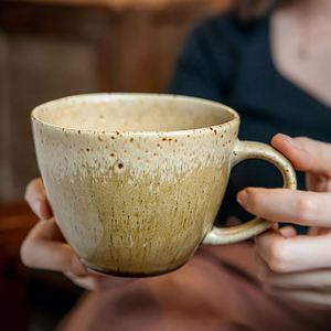 Personalized Vintage Ink Pad Yellow-V-Shaped Large-caliber <b>Ceramic</b> Mug Hand-drip Coffee <b>Cup</b> Checkered Pattern Hinged Cap - Product Image 1