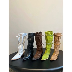 Botas vaqueras vintage de cuero para mujer, con punta, tacón grueso, diseño exclusivo y altura hasta la rodilla. - Product Image 2