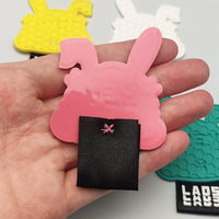 Etiquetas de PVC 3D Suaves Personalizadas al por Mayor, Parches Decorativos de Goma para Camisetas, Chaquetas, Gorras y Accesorios de Ropa