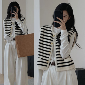 <strong>Women's</strong> Casual Black and White Striped <strong>Sleeveless</strong> Knitted Vest Coat for Spring and Autumn Outer Wear Sweater <strong>Cardigan</strong> - Product Image 5