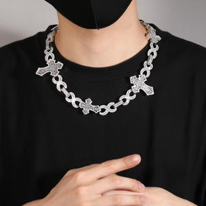 Personnalisable Nom Chaîne En Laiton Plaqué <span class=keywords><strong>Or</strong></span> Style Hip-Hop Pleine Baguette CZ Échelle Carré Croix <span class=keywords><strong>Infini</strong></span> Zircon Cubique Style Glacé - Product Image 5