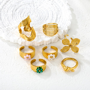 แหวนแฟชั่นสำหรับผู้หญิง ดีไซน์ดอกไม้สีทอง รูปทรงไม่สมมาตร เหมาะสำหรับงานปาร์ตี้ ลวดลายเรขาคณิต เส้นวงกลม - Product Image 1