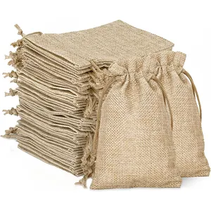 2024 ขายส่งในสต็อกราคาถูกคริสต์มาสที่กําหนดเองกระเป๋าเล็ก Burlap ทนทานผ้าลินินธรรมชาติของขวัญกระเป๋าสตางค์ปอกระเจา