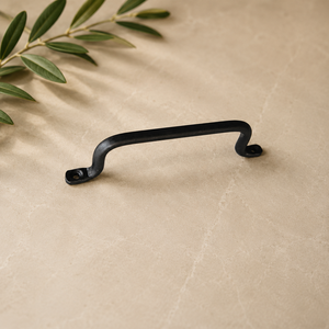 Tirador de Gabinete de Hierro Negro Intenso con Perfil de Barra Elegante para Cajones de Muebles de Cocina, Armarios y Puertas de Alacenas - Product Image 1
