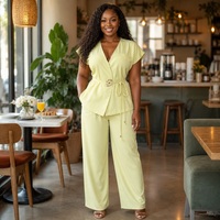Ensemble élégant deux pièces pour femme : haut sans manches col en V avec ceinture et pantalon large, chic et décontracté pour le bureau, couleur unie