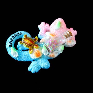 แม่เหล็กติดตู้เย็นรูปสาวใส่บิกินี่ถือกล้วย งานเรซิ่น ของที่ระลึกนักท่องเที่ยว เทเนริเฟ่ สเปน รับผลิตตามสั่งขายส่ง - Product Image 6