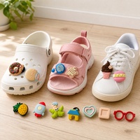 Lot de Breloques Adorables Animaux pour Chaussures, Décorations Amovibles en PVC pour Sabots avec Fleurs, Personnalisables pour Vacances d'Été à la Plage, Vente en Gros