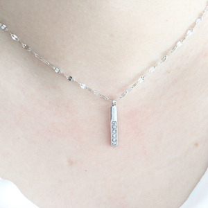 Collier en diamant avec pendentif rectangulaire gravé « Love », pierres taille princesse, en acier inoxydable, pour usage quotidien - Product Image 2