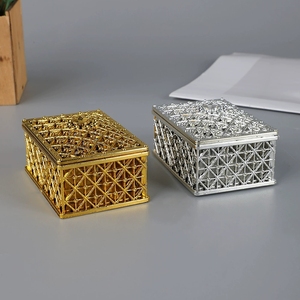 Boîte à bonbons carrée dorée en plastique ajouré pour mariage, boîte à dragées pour <span class=keywords><strong>Ferrero</strong></span> <span class=keywords><strong>Rocher</strong></span>, fête prénuptiale, fiançailles, fournitures cadeaux - Product Image 2