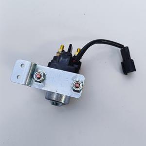 Contacteur de disjoncteur Doosan Daewoo 30A 24V DC avec connecteur pour chariot élévateur électrique D50153111 - Product Image 4