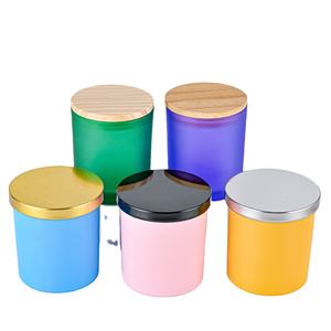 Vente en gros de pots à bougies en verre coloré sable, vides, de 220 ml, 320 ml et 430 ml, avec couvercle en bambou - Product Image 4