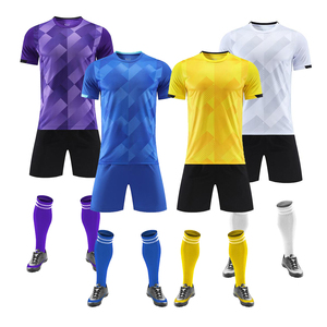 Completo da <span class=keywords><strong>Calcio</strong></span> Estivo Personalizzato in Poliestere Leggero e Traspirante con Nome e Numero Stampati a Trasferimento Termico per <span class=keywords><strong>Squadre</strong></span> di Club - Product Image 1