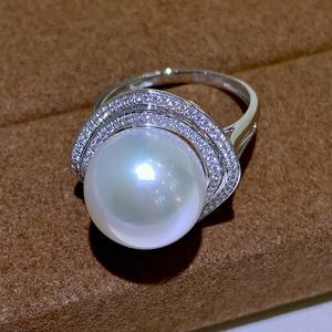 Anillo de Plata de Ley 925 con Incrustaciones de Perlas Naturales, Diseño Versátil, Resistente, Anillo Redondo de 12-13 mm, Marca Privada con Licencia - Product Image 2