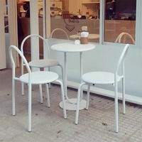 Ensemble de meubles d'extérieur en fer coloré, moderne, minimaliste, durable, écologique, imperméable, pour hôtel, école, usage de loisirs, table et chaises