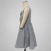 Robe d'été sans manches en coton poly seersucker à rayures fines pour filles avec fleurs 3D en forme de rosette et col carré, vente en gros personnalisée pour enfants