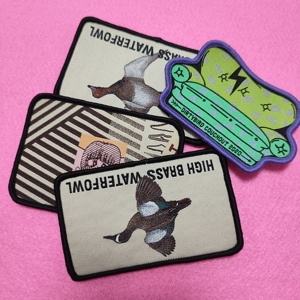 Free <span class=keywords><strong>Design</strong></span> Custom ized <span class=keywords><strong>5</strong></span> Panel Mesh Cap Gewebte <span class=keywords><strong>Patches</strong></span> Gesticktes Stoff abzeichen Aufnähen für Kleidungs stücke und Hüte - Product Image 5