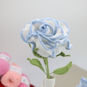 Bouquet di fiori rosa fatto a mano all'uncinetto in rosso per anniversario di compleanno di natale e <span class=keywords><strong>regalo</strong></span> decorativo fiore e pianta rosso laurea - Product Image 4