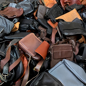 Bolsos de <span class=keywords><strong>Hombre</strong></span> de Cuero Genuino Usados A13 al por Mayor, Maletines de <span class=keywords><strong>Segunda</strong></span> <span class=keywords><strong>Mano</strong></span>, Bolsos de Hombro para Portátil, Fardos de Estilos Mixtos a Granel - Product Image 3