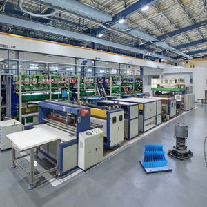 Nouvelle conception de machine d'extrusion de feuilles de plastique ondulé en PP, entièrement automatique, moteur SIEMENS, roulement et moteur de marque XINQUAN à vendre - Product Image 1