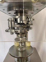 Machine à sceller automatique pour bouteilles de boissons en plastique PET Pop Soda boîtes de conserve scellant avec tasse pour mise en conserve d'aliments