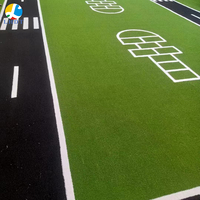 Gazon artificiel personnalisé haute densité en rouleau pour salle de sport, zone d'entraînement fonctionnel, solution de revêtement de sol pour le fitness et les sports