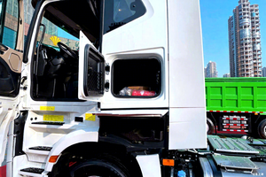 JAC Modelo 2025 K7 540hp Nuevo Euro 5 Diésel 6X4 Camión Tractor con Dirección Izquierda, Suspensión Neumática y Remolque con Capacidad de Carga de 31-40T - Product Image 2