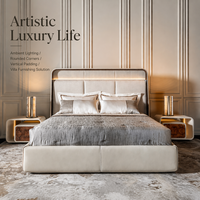 Lit plateforme moderne italien avec panneaux rembourrés éclairés par LED encastrés, idéal pour suite de villa et chambre principale, mobilier de luxe haut de gamme