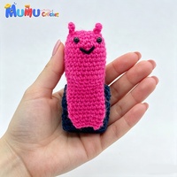 Poupée amigurumi escargot en crochet fait main avec carte d'encouragement, compagnon de bureau amusant pour le soutien émotionnel